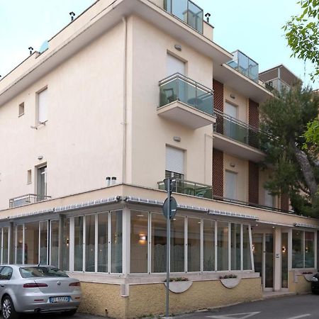 Hotel Ave Rimini Buitenkant foto