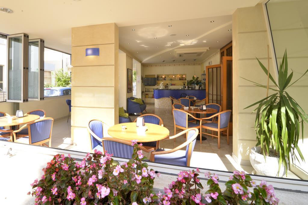 Hotel Ave Rimini Buitenkant foto