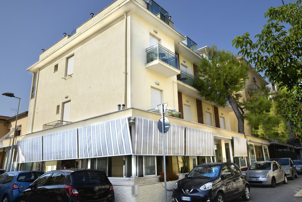 Hotel Ave Rimini Buitenkant foto