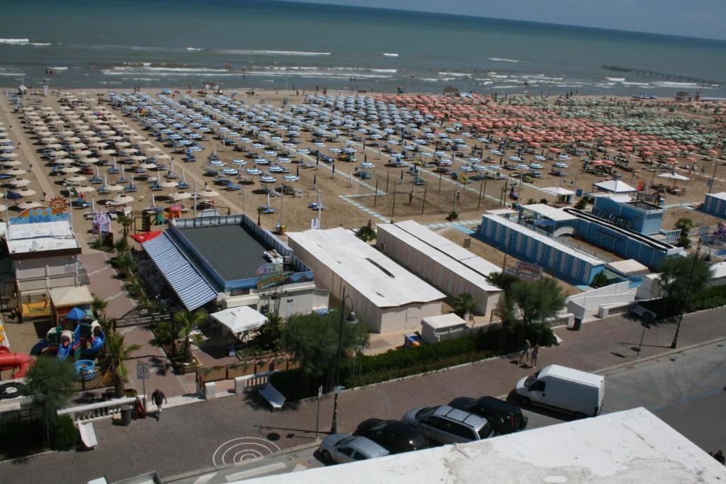 Hotel Ave Rimini Buitenkant foto