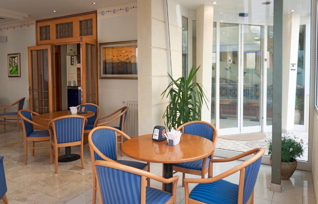 Hotel Ave Rimini Buitenkant foto